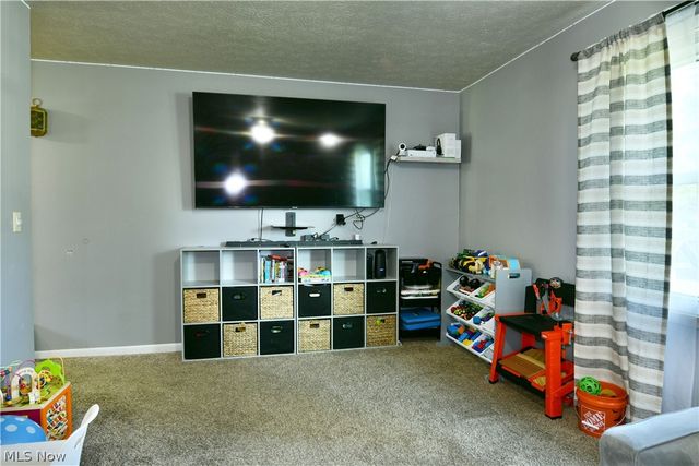 2484 Mahan Denman Road, Cortland, OH 44410