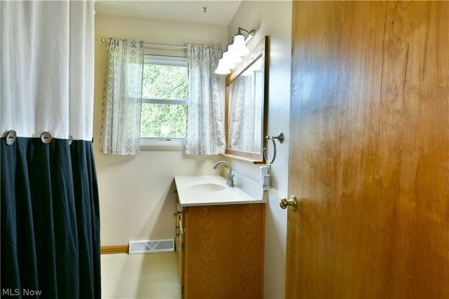2484 Mahan Denman Road, Cortland, OH 44410