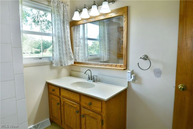 2484 Mahan Denman Road, Cortland, OH 44410