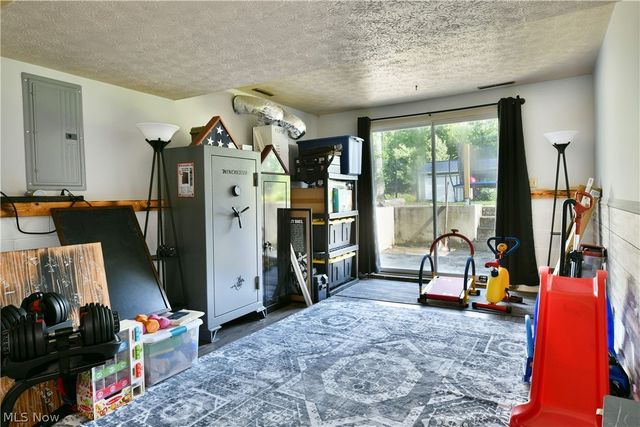 2484 Mahan Denman Road, Cortland, OH 44410