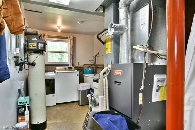 2484 Mahan Denman Road, Cortland, OH 44410
