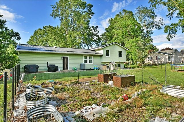 2484 Mahan Denman Road, Cortland, OH 44410