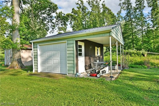 2484 Mahan Denman Road, Cortland, OH 44410