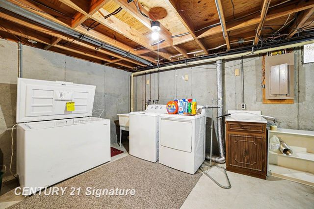 4403 Robinhood Terrace, Midland, MI 48642