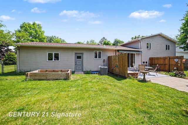 4403 Robinhood Terrace, Midland, MI 48642