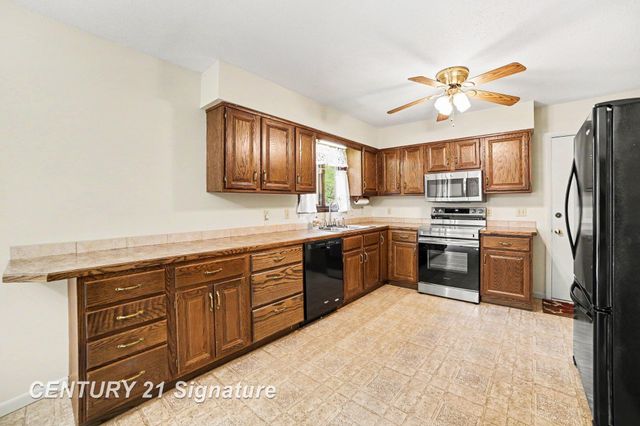 4403 Robinhood Terrace, Midland, MI 48642