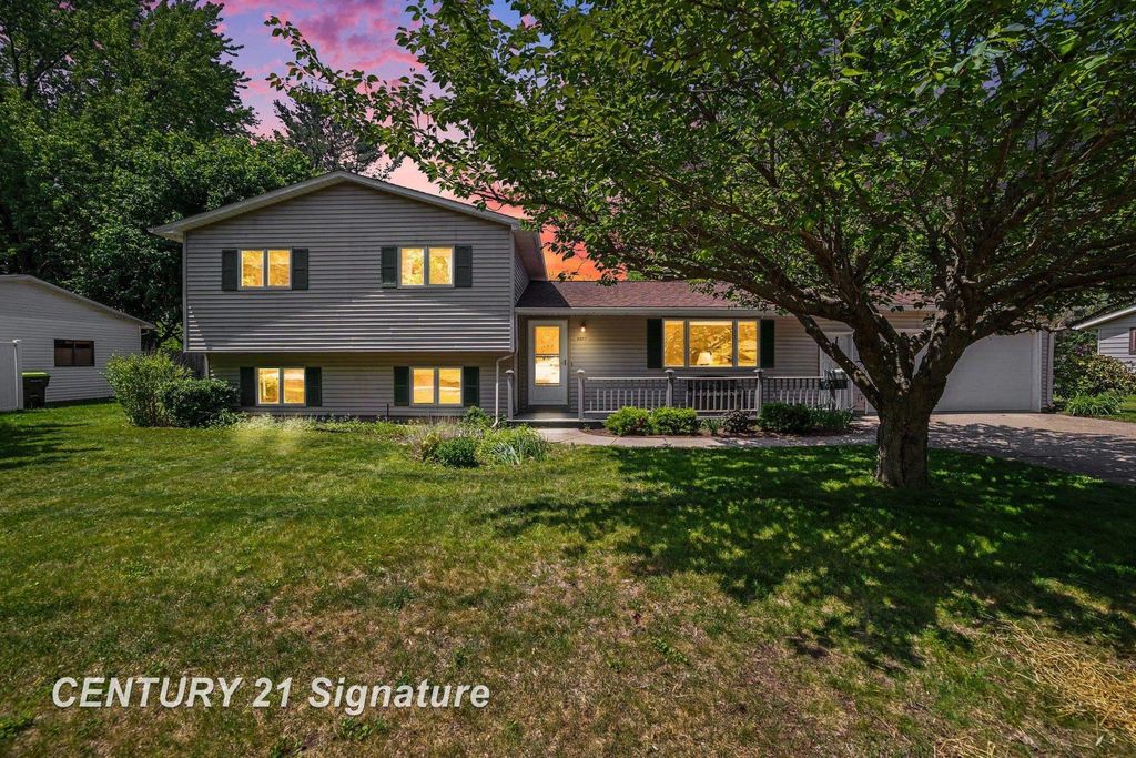 4403 Robinhood Terrace, Midland, MI 48642