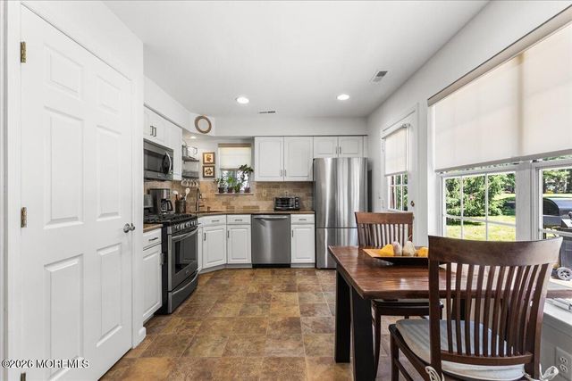 427 Dorchester Way, Manalapan, NJ 07726