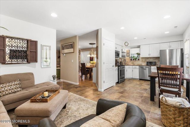 427 Dorchester Way, Manalapan, NJ 07726