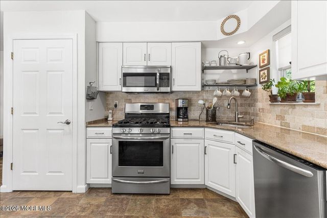 427 Dorchester Way, Manalapan, NJ 07726