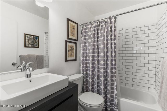 427 Dorchester Way, Manalapan, NJ 07726