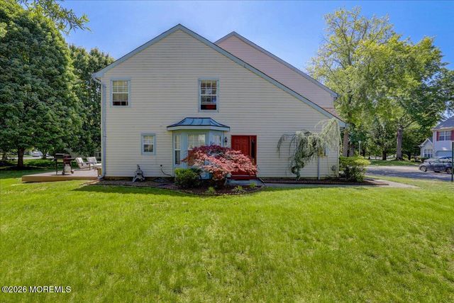 427 Dorchester Way, Manalapan, NJ 07726
