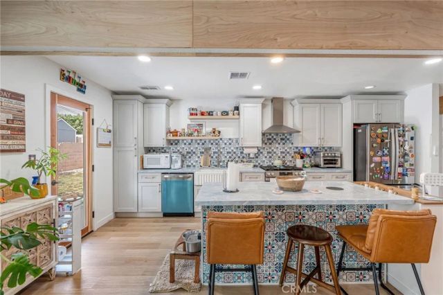 590 E Van Koevering, Rialto, CA 92376