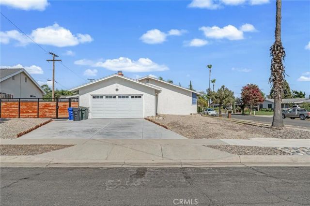 590 E Van Koevering, Rialto, CA 92376