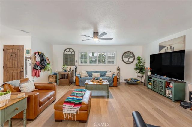590 E Van Koevering, Rialto, CA 92376