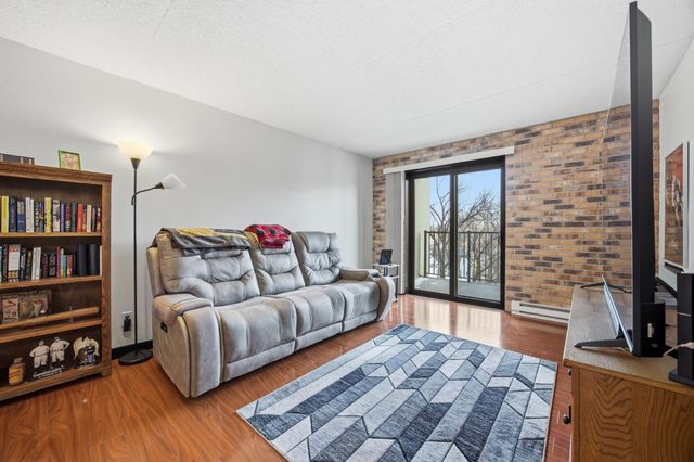 1110 3rd Avenue N 401W, Fargo, ND 58102