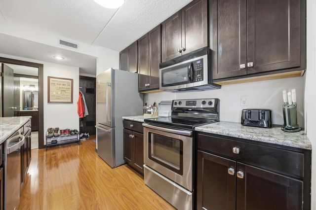 1110 3rd Avenue N 401W, Fargo, ND 58102