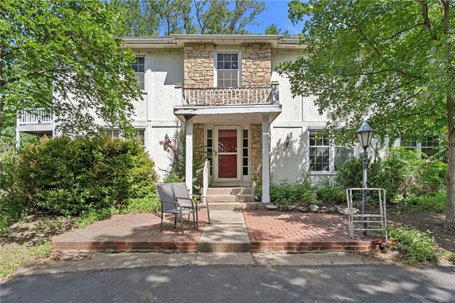 901 S Diane Drive, Olathe, KS 66061