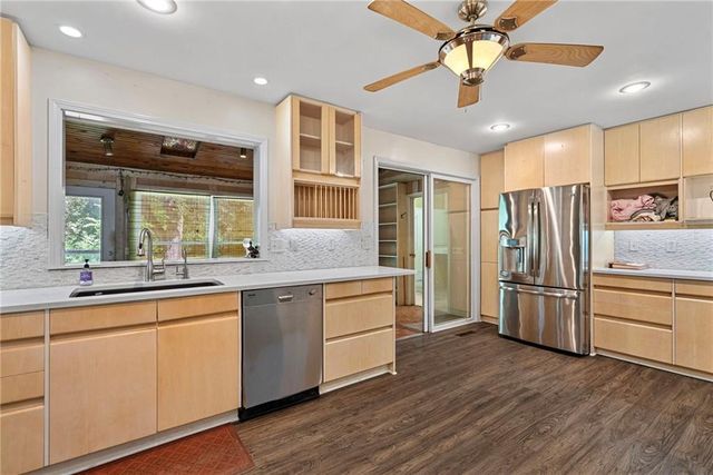 901 S Diane Drive, Olathe, KS 66061