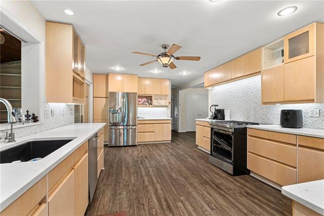 901 S Diane Drive, Olathe, KS 66061