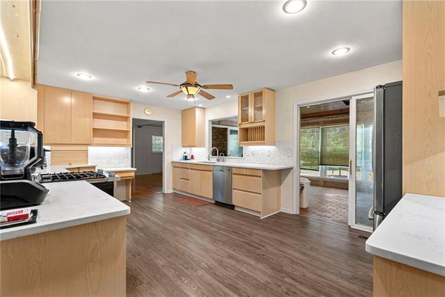 901 S Diane Drive, Olathe, KS 66061