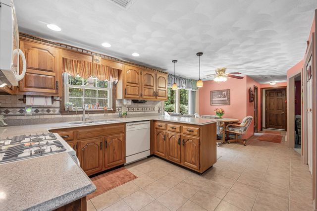 167 Trout Brook Rd, Dracut, MA 01826