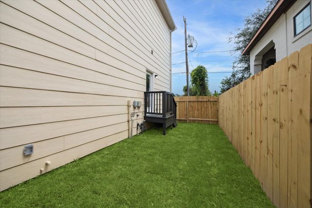 1761 W 24th Street, Houston, TX 77008