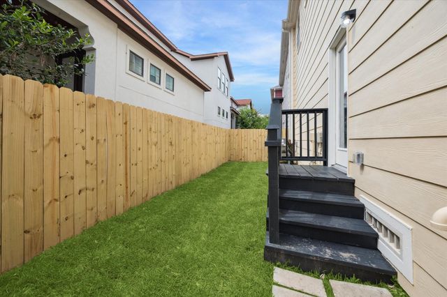 1761 W 24th Street, Houston, TX 77008