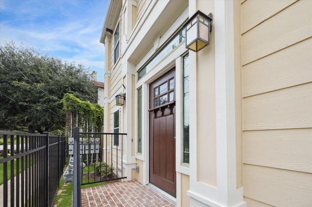 1761 W 24th Street, Houston, TX 77008