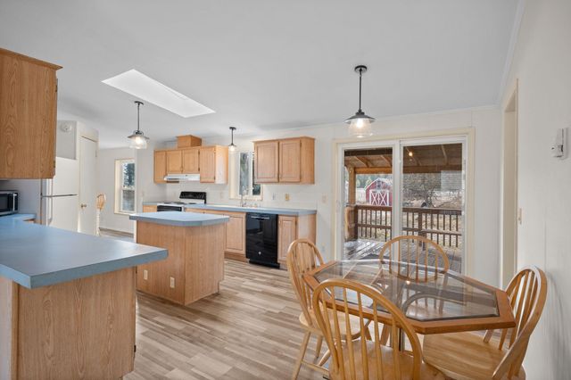 30907 N Hardesty Rd, Chattaroy, WA 99003
