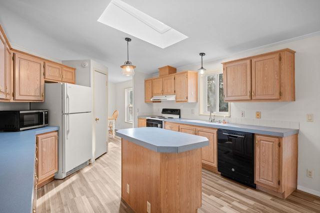 30907 N Hardesty Rd, Chattaroy, WA 99003