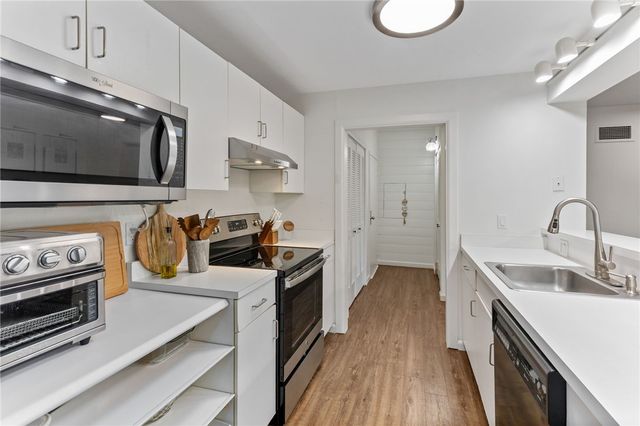 494 Woonasquatucket Avenue 416, North Providence, RI 02911