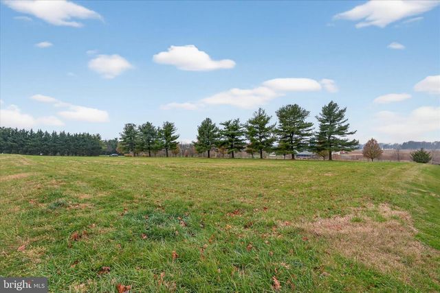 48 MEADOWBREEZE, Lititz, PA 17543