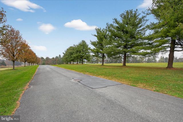 48 MEADOWBREEZE, Lititz, PA 17543