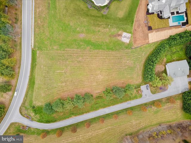 48 MEADOWBREEZE, Lititz, PA 17543