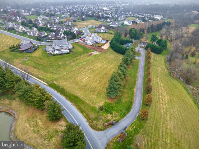 48 MEADOWBREEZE, Lititz, PA 17543