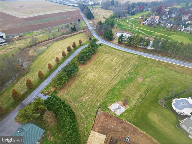 48 MEADOWBREEZE, Lititz, PA 17543