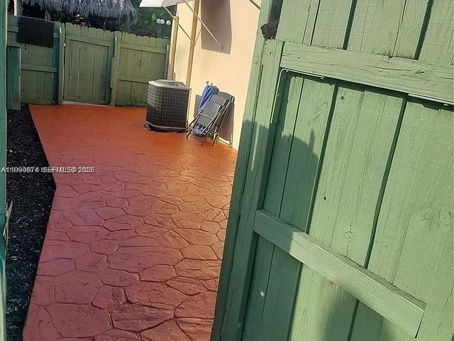 6117 SW 31st St B, Miramar, FL 33023