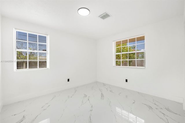 10520 SW 160th St, Miami, FL 33157