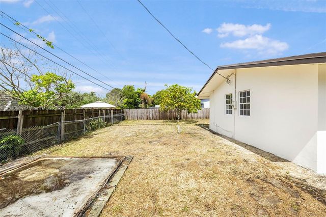 10520 SW 160th St, Miami, FL 33157