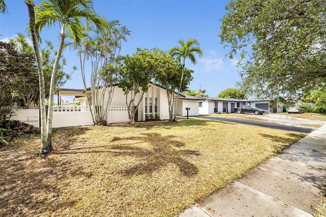 10520 SW 160th St, Miami, FL 33157