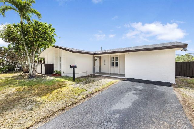 10520 SW 160th St, Miami, FL 33157