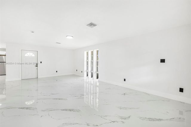 10520 SW 160th St, Miami, FL 33157