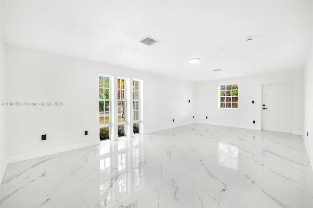 10520 SW 160th St, Miami, FL 33157