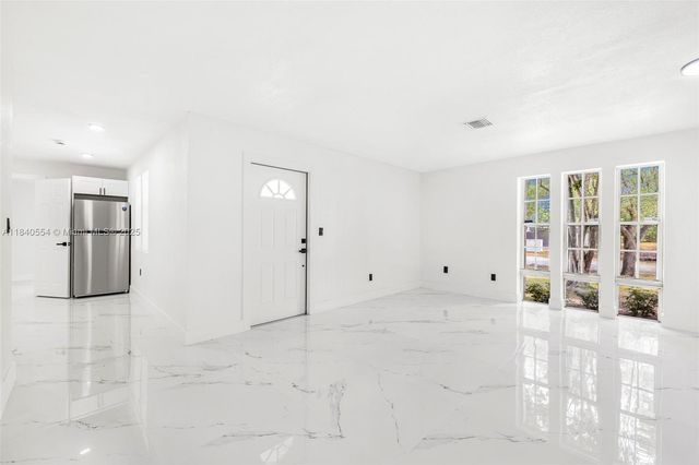 10520 SW 160th St, Miami, FL 33157