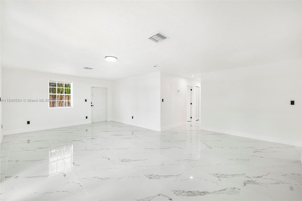 10520 SW 160th St, Miami, FL 33157