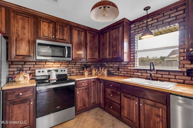 615 N Haven Drive, Biloxi, MS 39532