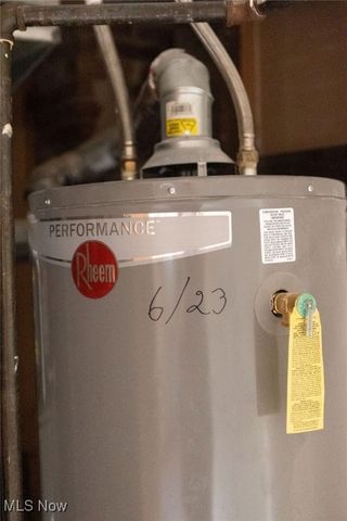 138 N Canfield Niles Road, Youngstown, OH 44515