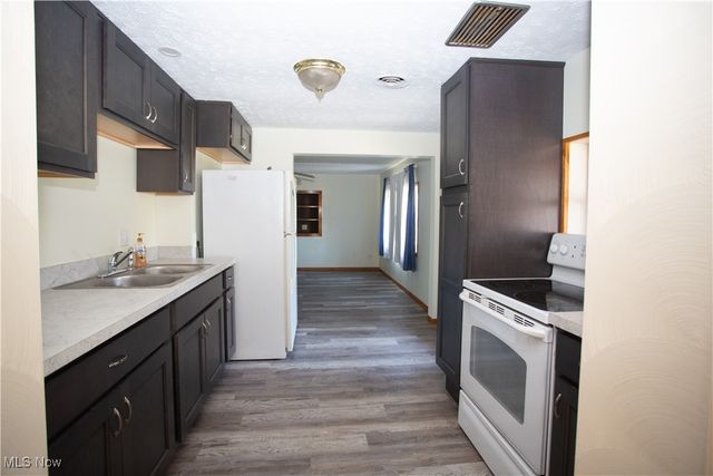 138 N Canfield Niles Road, Youngstown, OH 44515