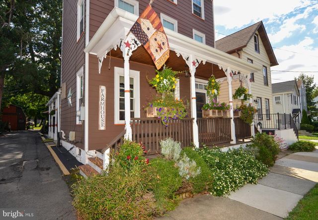 122 E BURLINGTON ST, Bordentown, NJ 08505